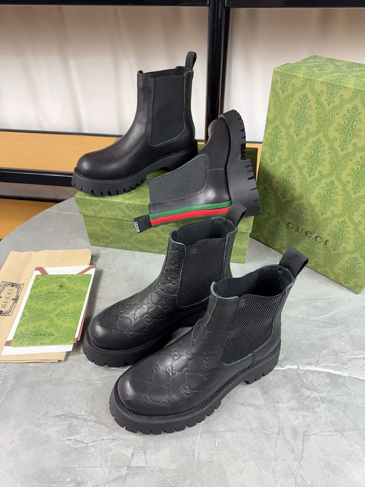 Men's shoes 💰640💰 New model from Gucci, double GG groove thick-soled loafers. The original version is made 1:1. Super beautiful quality, classic model at the counter. ❶Upper: original open-edge beaded cowhide ❷Inner lining: water-dyed cowhide ❸Feet: water-dyed cowhide ❹Outsole: ultra-light original sole ❺Thick sole heightening: 3.5cn ❻Packing: original packaging ❼Number: 35-42 (41 41 customized, non-refundable) Men's model: 38-46 (45, 46 customized, non-returnable)